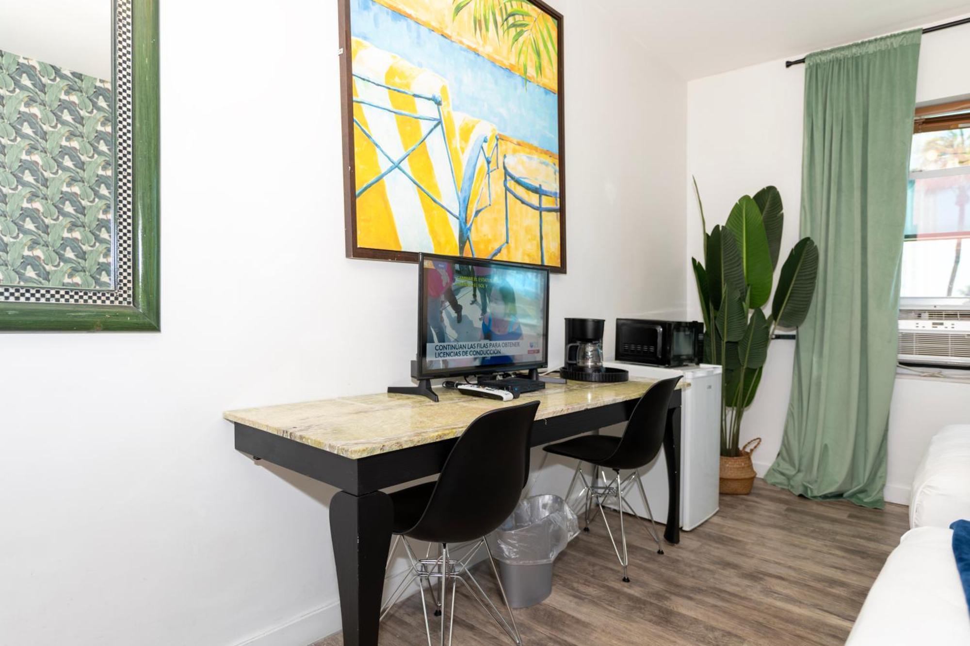 6768 Collins Miami *