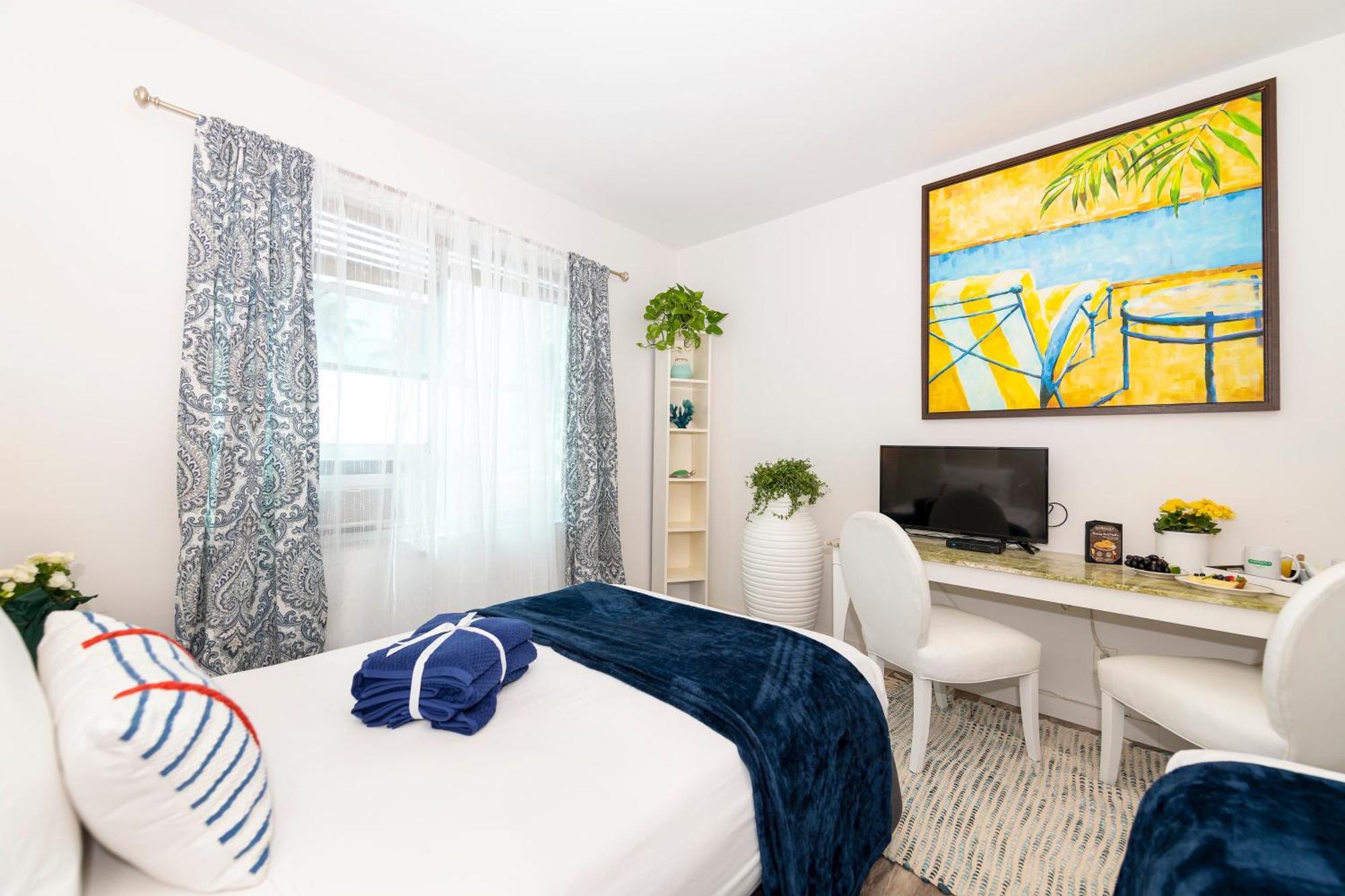 6768 Collins Miami